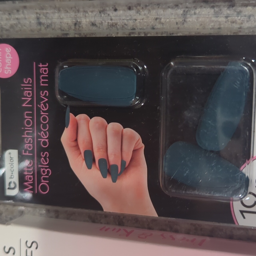 Press-On Nail Sets - Stiletto, Oval, and Coffin Shapes Sets - Picture 4 of 8